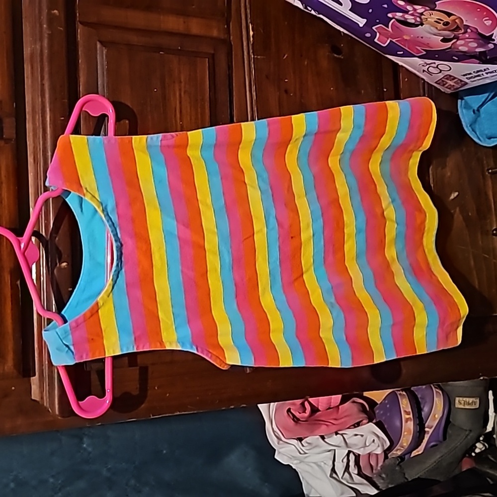 !!. Girls size 5 top